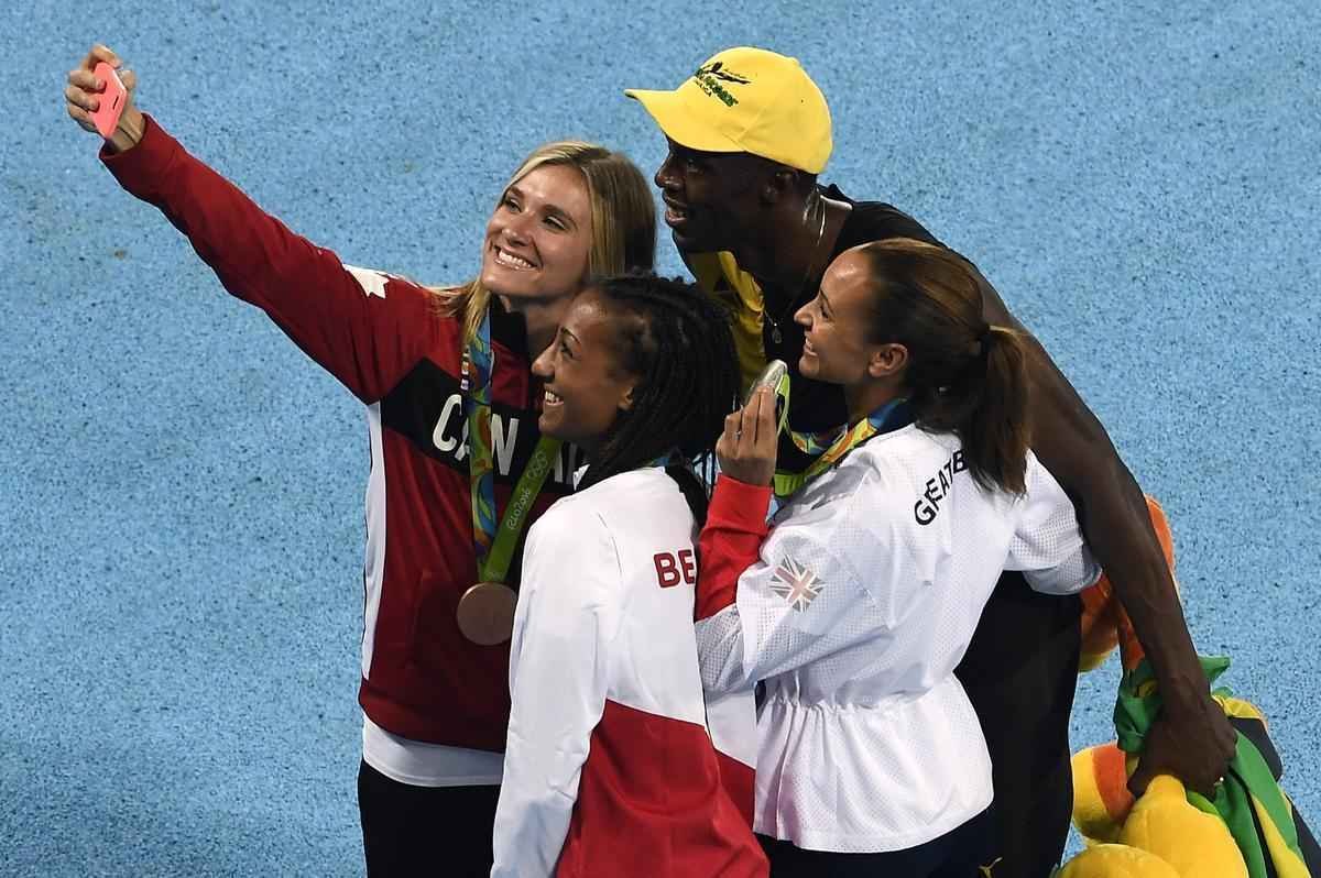 Usain Bolt comemorou tricampeonato olmpico com pblico no Engenho, no Rio