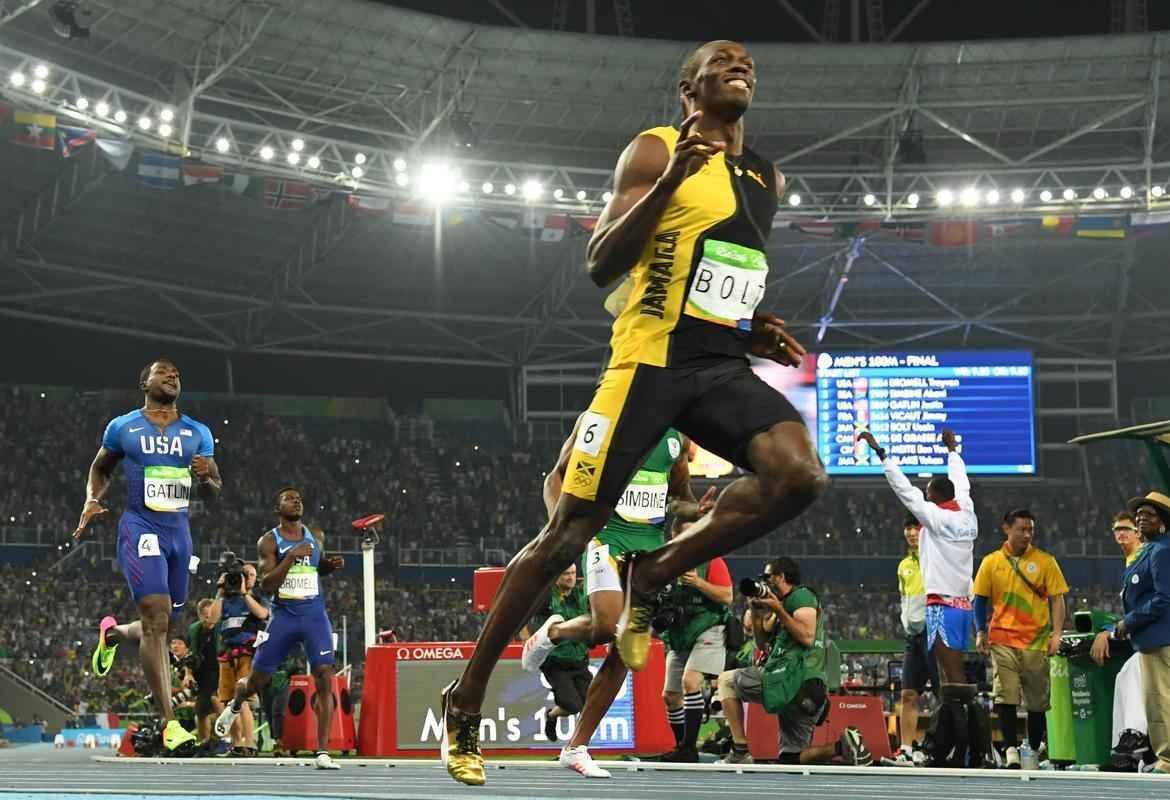 Usain Bolt comemorou tricampeonato olmpico com pblico no Engenho, no Rio