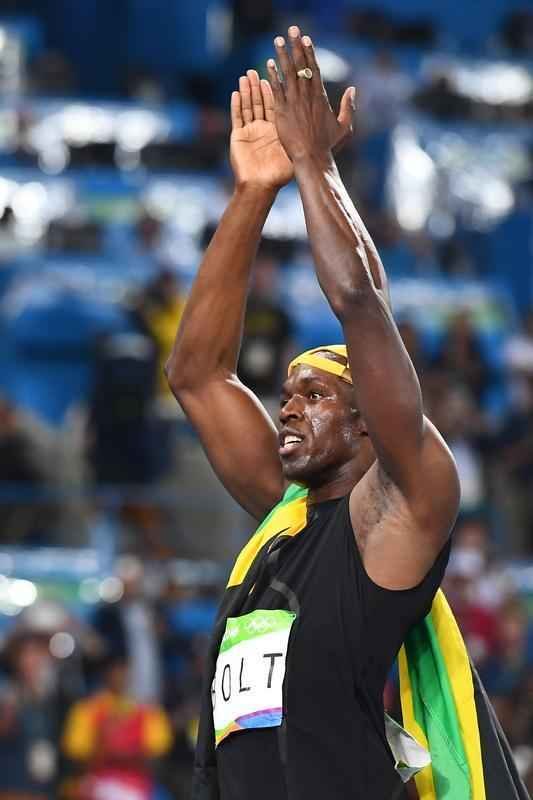 Usain Bolt comemorou tricampeonato olmpico com pblico no Engenho, no Rio