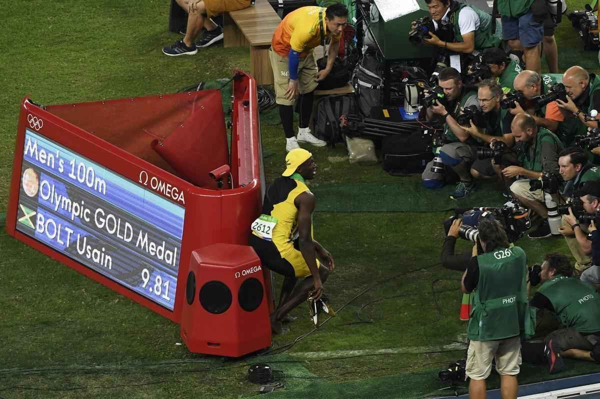 Usain Bolt comemorou tricampeonato olmpico com pblico no Engenho, no Rio
