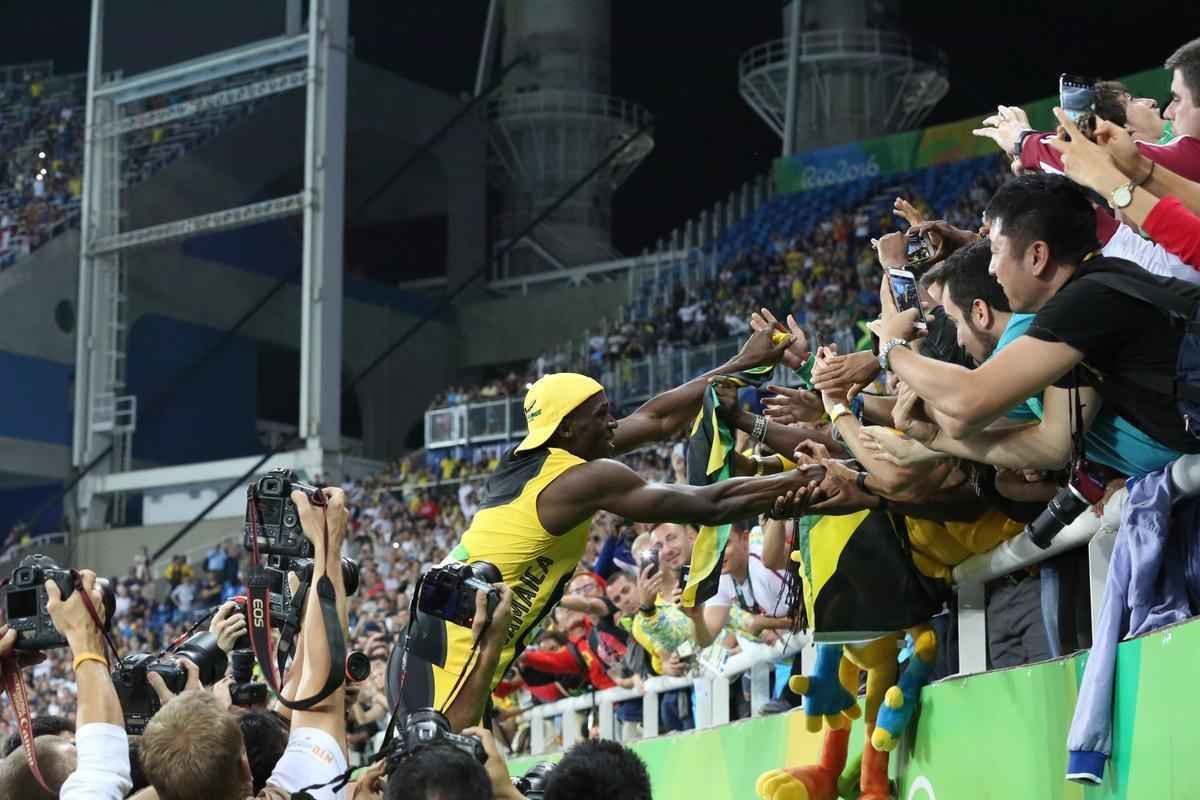 Usain Bolt comemorou tricampeonato olmpico com pblico no Engenho, no Rio
