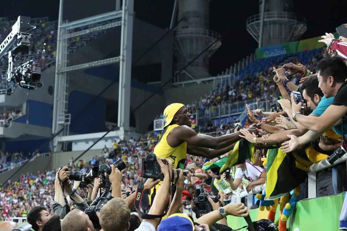 Usain Bolt comemorou tricampeonato olmpico com pblico no Engenho, no Rio