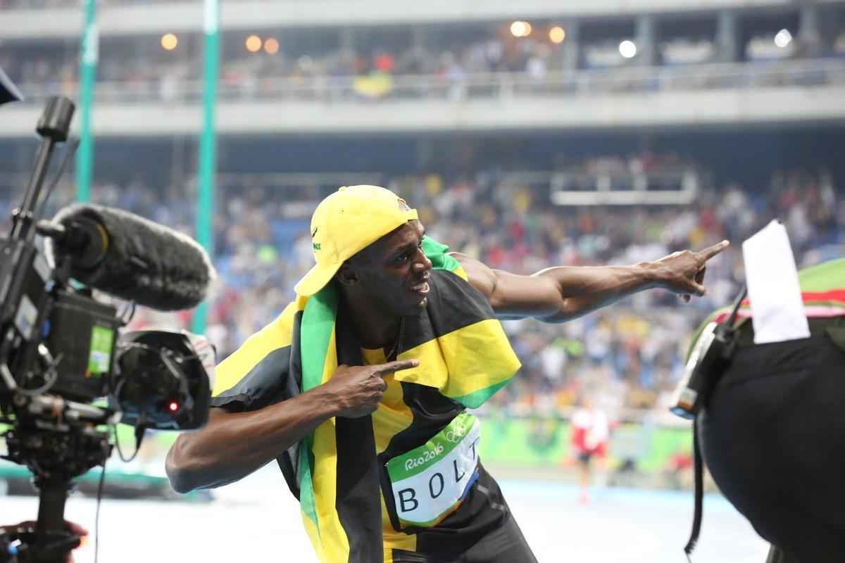 Usain Bolt comemorou tricampeonato olmpico com pblico no Engenho, no Rio
