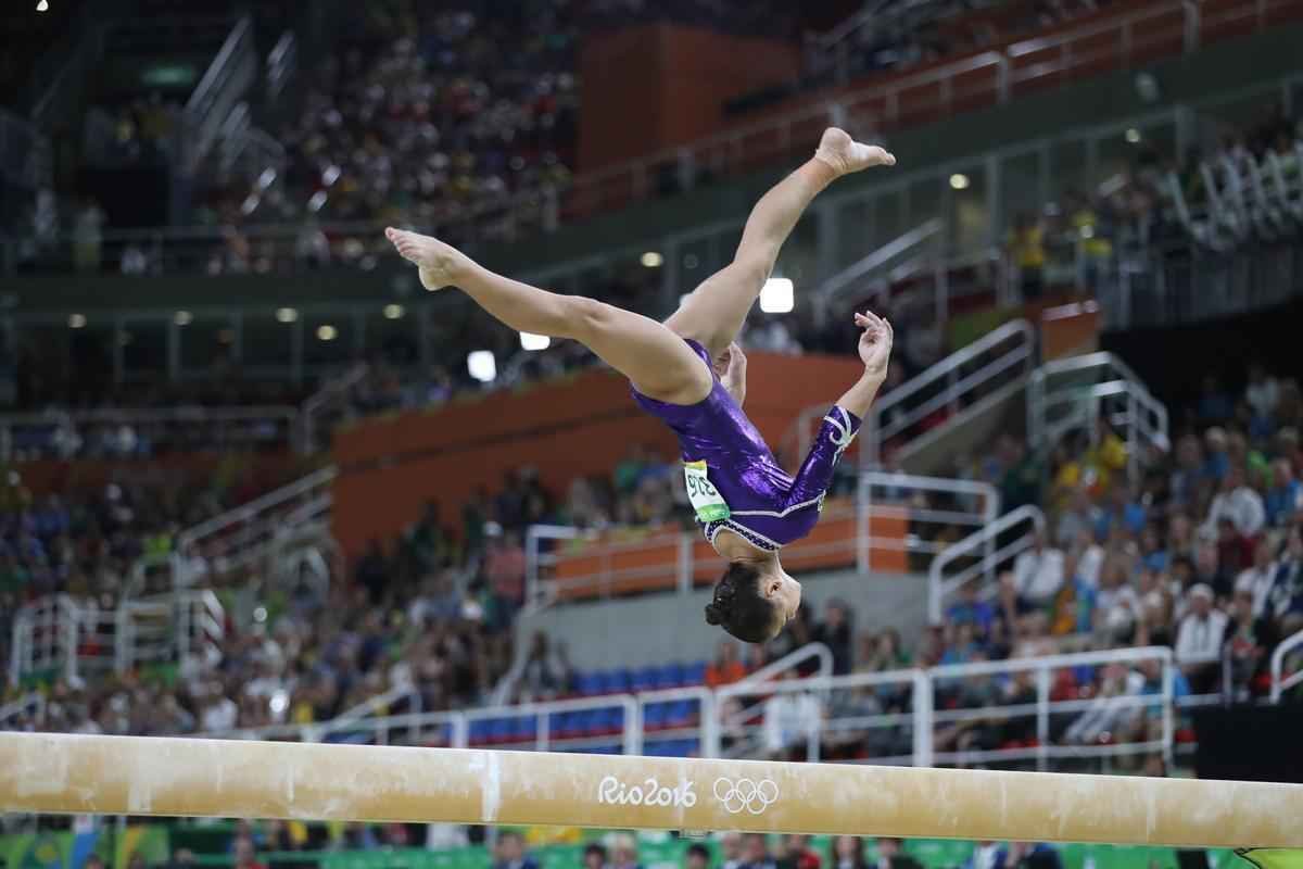 Na deciso, Flavinha sofreu um grande desequilbrio em um dos movimentos e chegou a ficar com apenas um p apoiado na trave, cometeu outras pequenas falhas e minimizou as suas chances