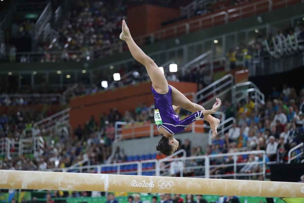 Na deciso, Flavinha sofreu um grande desequilbrio em um dos movimentos e chegou a ficar com apenas um p apoiado na trave, cometeu outras pequenas falhas e minimizou as suas chances