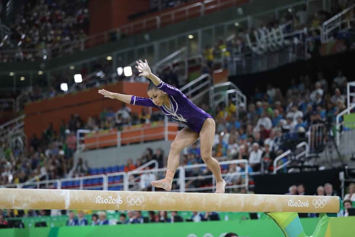 Na deciso, Flavinha sofreu um grande desequilbrio em um dos movimentos e chegou a ficar com apenas um p apoiado na trave, cometeu outras pequenas falhas e minimizou as suas chances