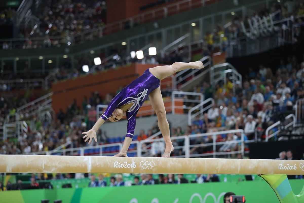 Na deciso, Flavinha sofreu um grande desequilbrio em um dos movimentos e chegou a ficar com apenas um p apoiado na trave, cometeu outras pequenas falhas e minimizou as suas chances
