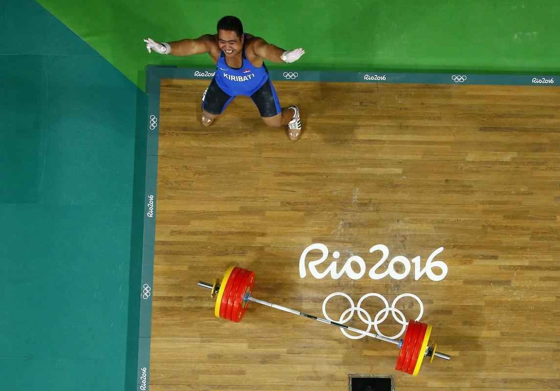 David Katoatau, de Kiribati, fez tradicional dancinha mesmo depois no levantar 208 kg no arremesso