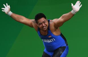 David Katoatau, de Kiribati, fez tradicional dancinha mesmo depois no levantar 208 kg no arremesso