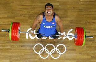 David Katoatau, de Kiribati, fez tradicional dancinha mesmo depois no levantar 208 kg no arremesso