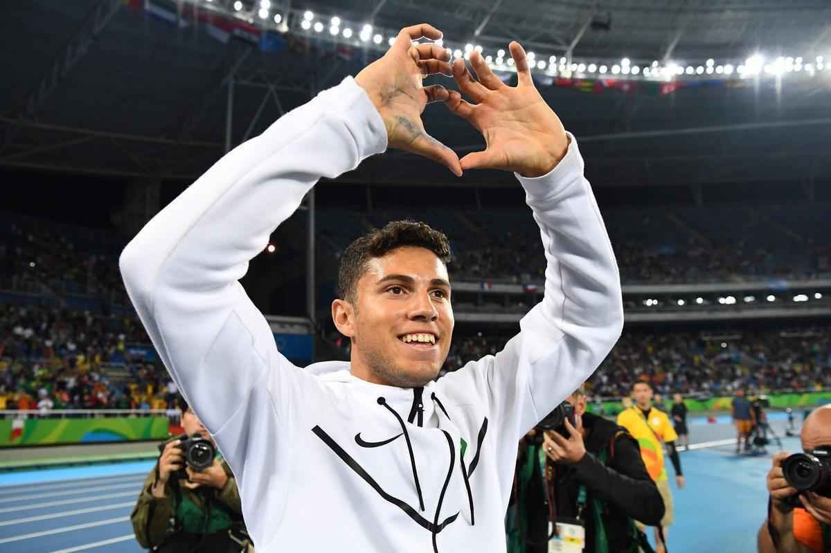 Imagens da comemorao do histrico ouro de Thiago Braz no salto com vara