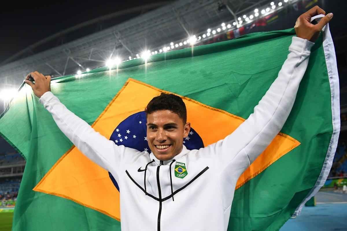 Imagens da comemorao do histrico ouro de Thiago Braz no salto com vara