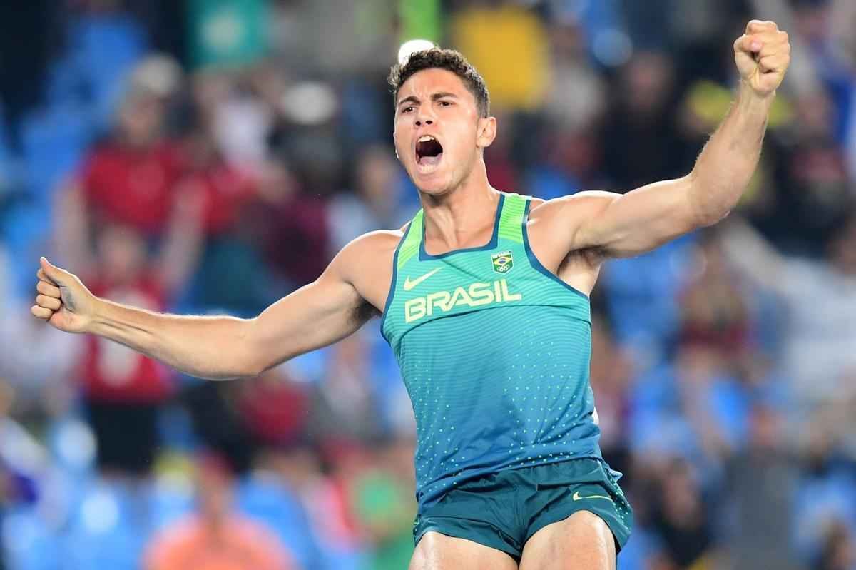 Imagens da comemorao do histrico ouro de Thiago Braz no salto com vara