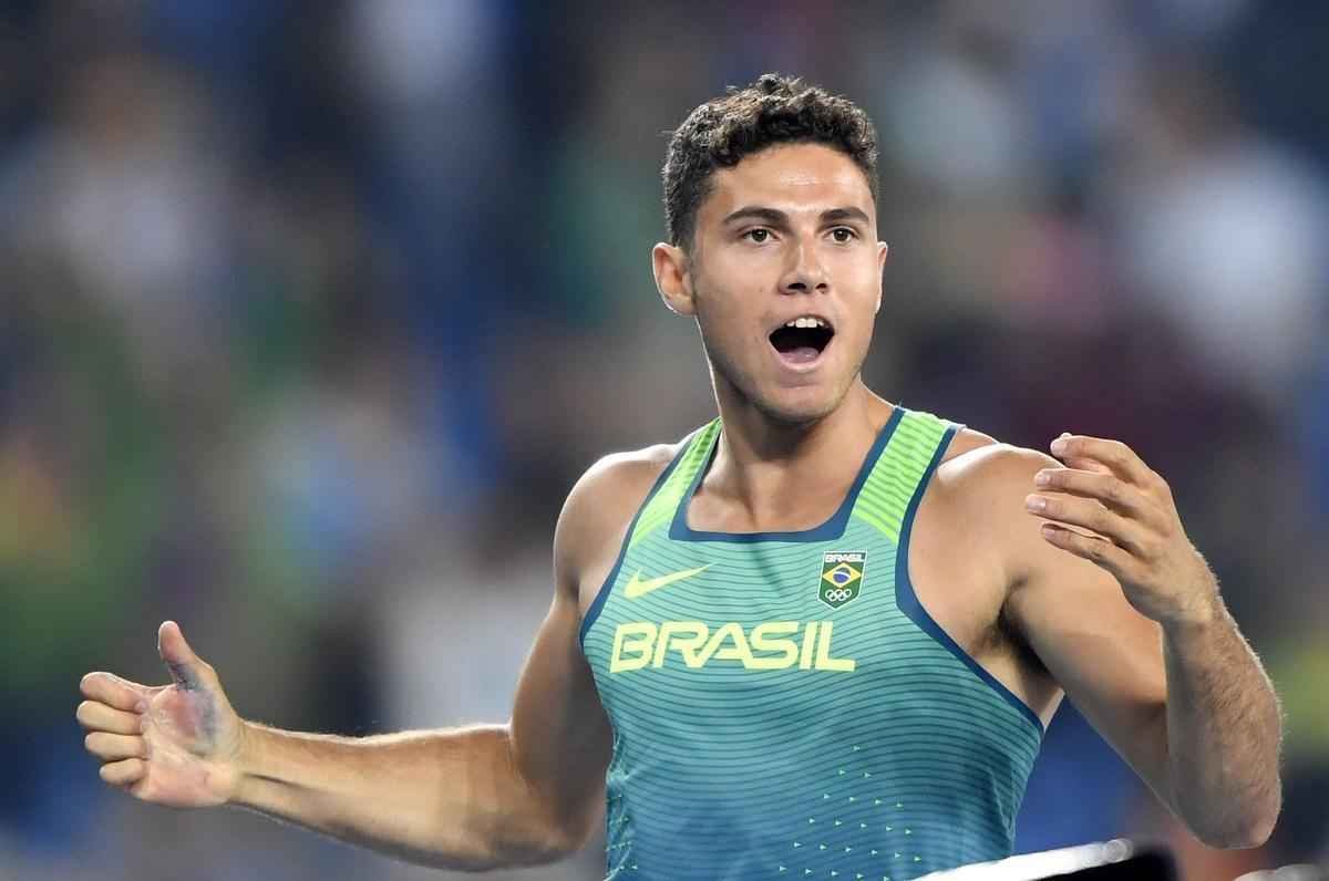 Imagens da comemorao do histrico ouro de Thiago Braz no salto com vara