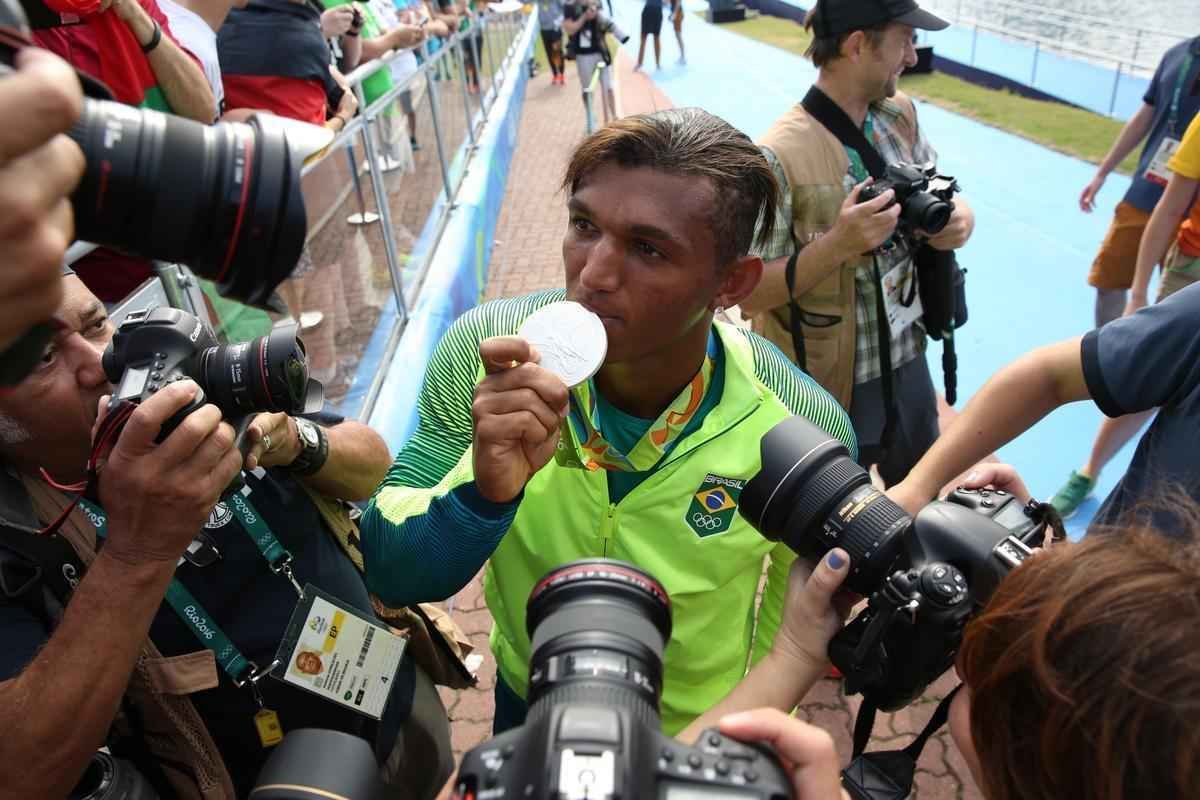 Confira fotos da disputa e da medalha de prata de Isaquias Queiroz