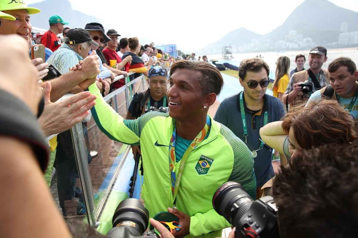 Confira fotos da disputa e da medalha de prata de Isaquias Queiroz