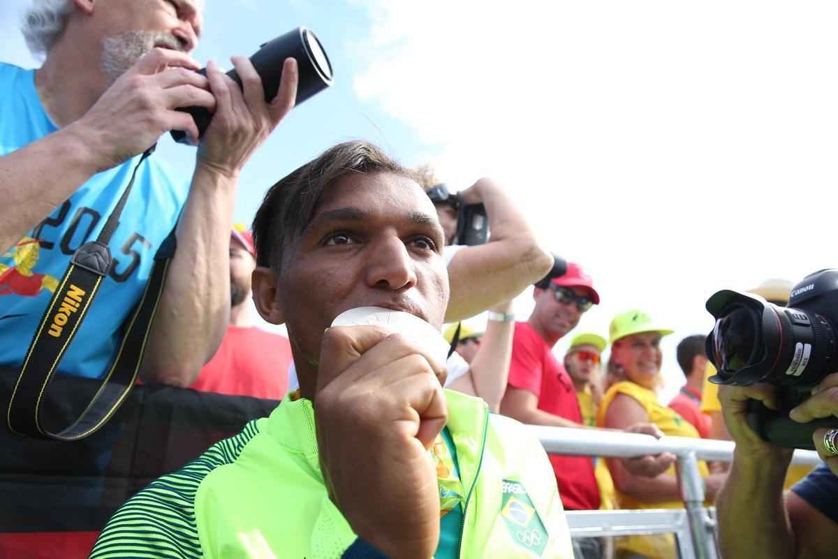 Confira fotos da disputa e da medalha de prata de Isaquias Queiroz