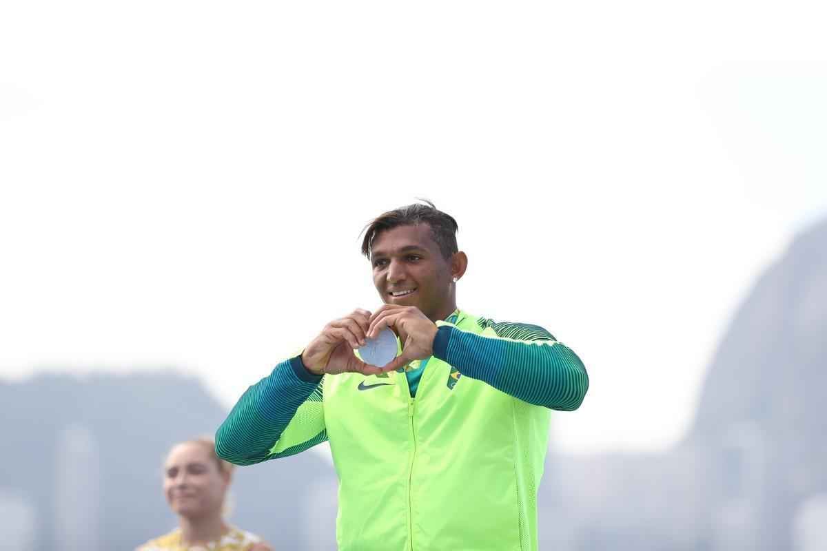 Confira fotos da disputa e da medalha de prata de Isaquias Queiroz