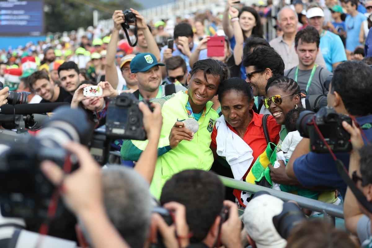 Confira fotos da disputa e da medalha de prata de Isaquias Queiroz