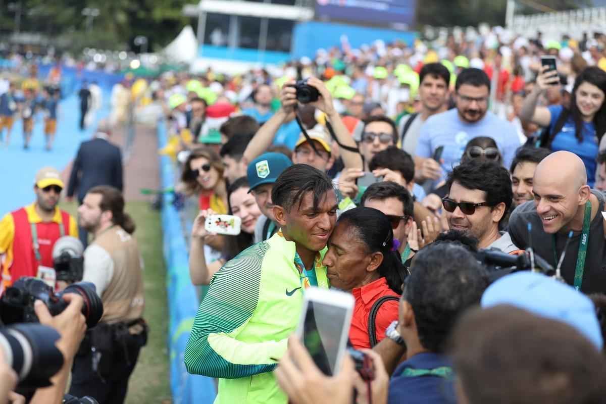 Confira fotos da disputa e da medalha de prata de Isaquias Queiroz