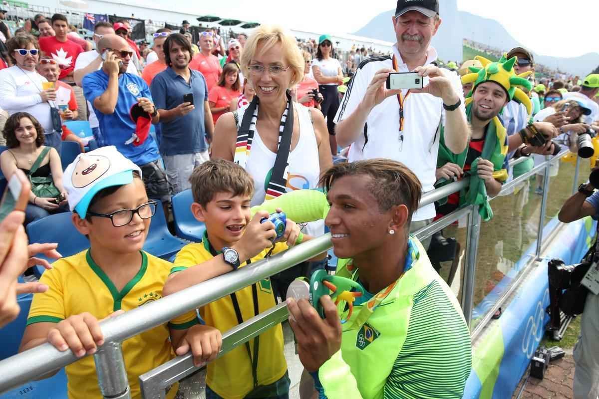 Confira fotos da disputa e da medalha de prata de Isaquias Queiroz