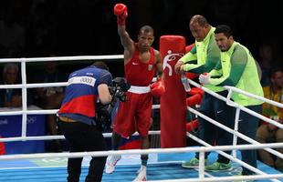 Por deciso unnime dos jurados, o baiano Robson Conceio derrotou o francs Sofiane Oumiha na categoria dos pesos ligeiros (at 60 kg), nesta tera-feira  noite, pelos Jogos do Rio-2016