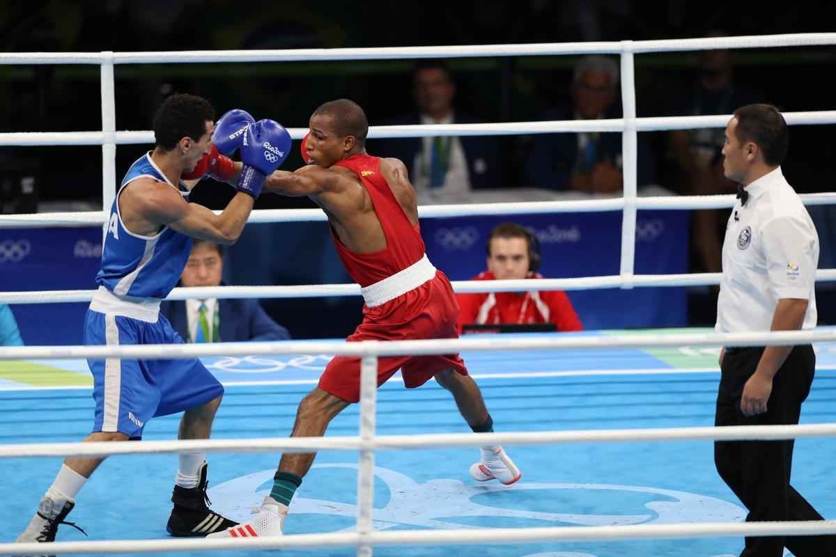 Imagens do combate em que Robson Conceio conquistou o ouro no Rio