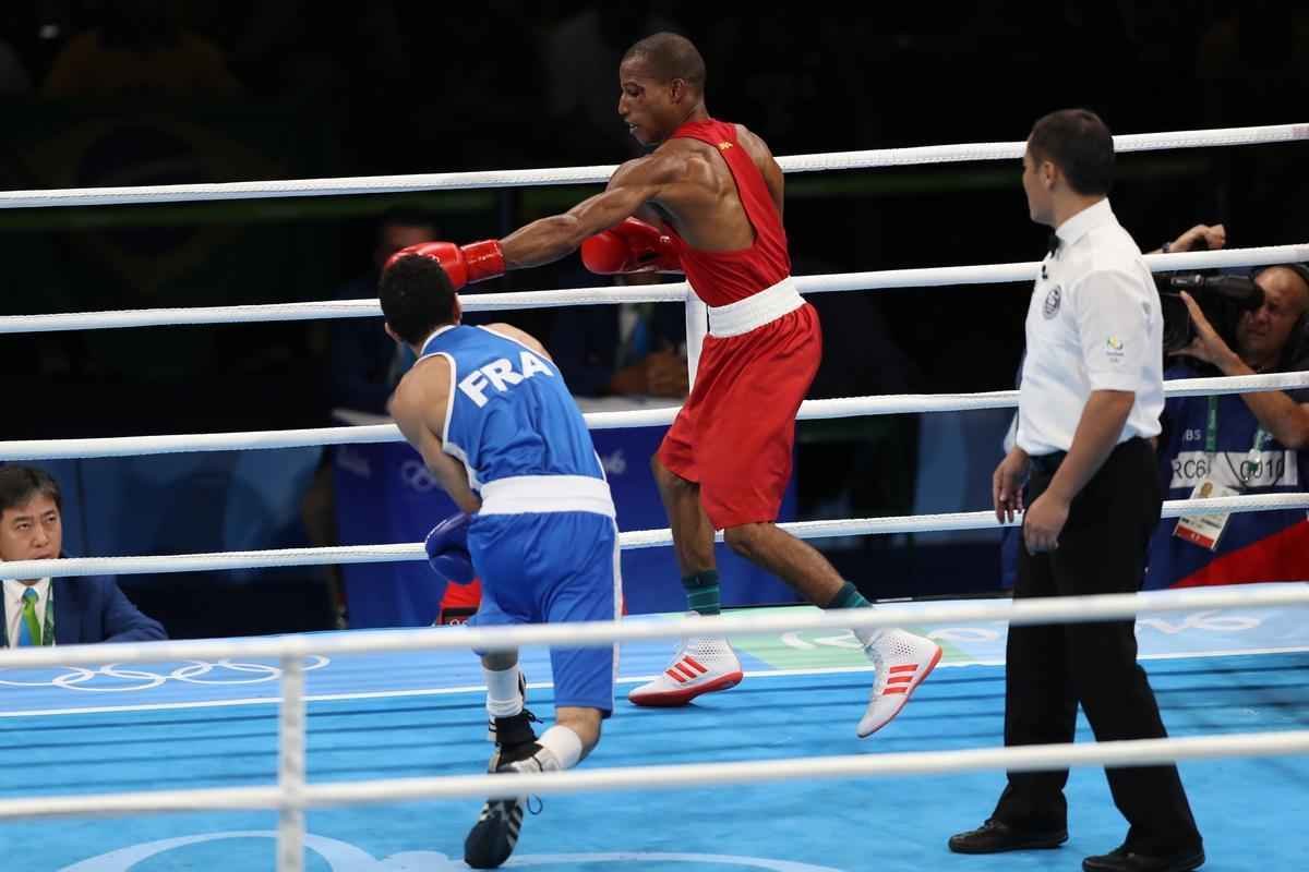 Imagens do combate em que Robson Conceio conquistou o ouro no Rio