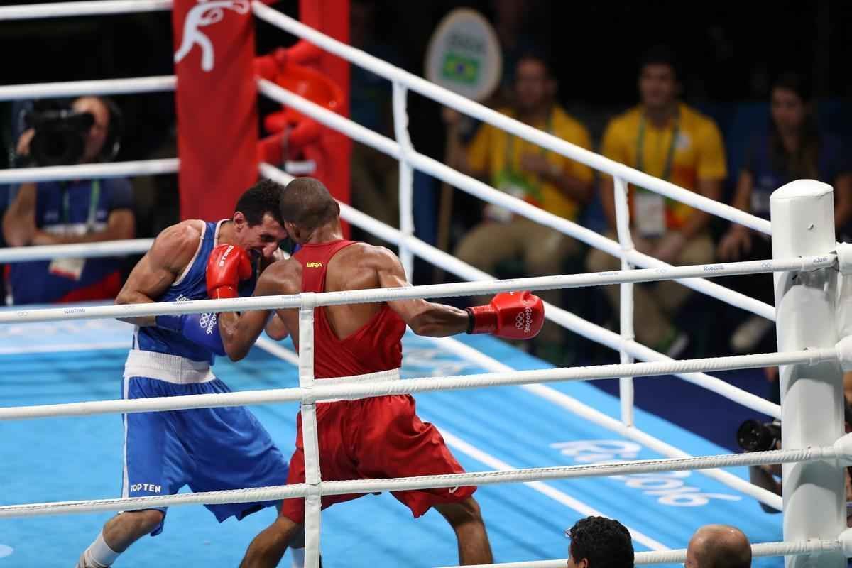 Imagens do combate em que Robson Conceio conquistou o ouro no Rio