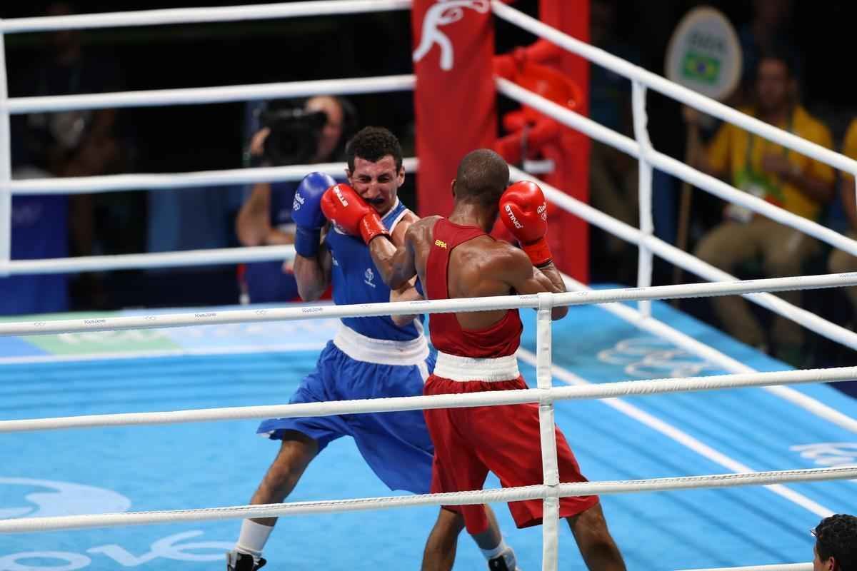 Imagens do combate em que Robson Conceio conquistou o ouro no Rio