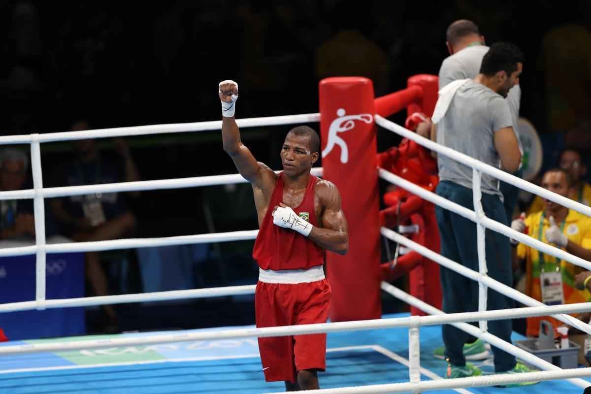 Imagens do combate em que Robson Conceio conquistou o ouro no Rio