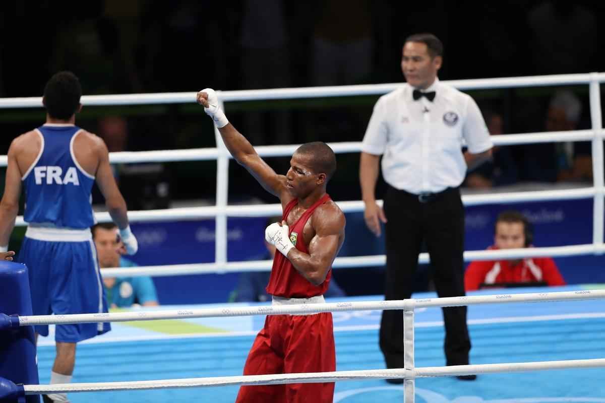 Imagens do combate em que Robson Conceio conquistou o ouro no Rio
