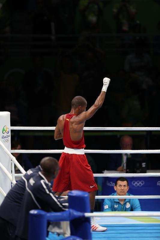 Imagens do combate em que Robson Conceio conquistou o ouro no Rio