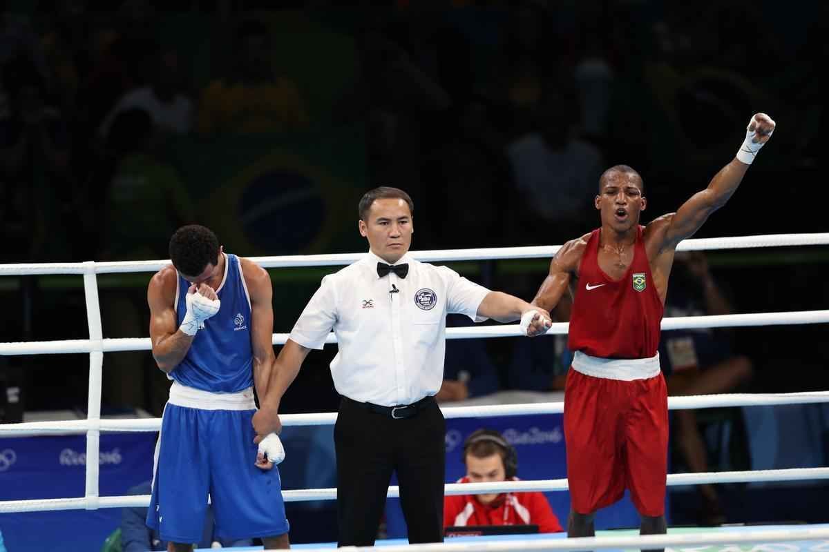 Imagens do combate em que Robson Conceio conquistou o ouro no Rio