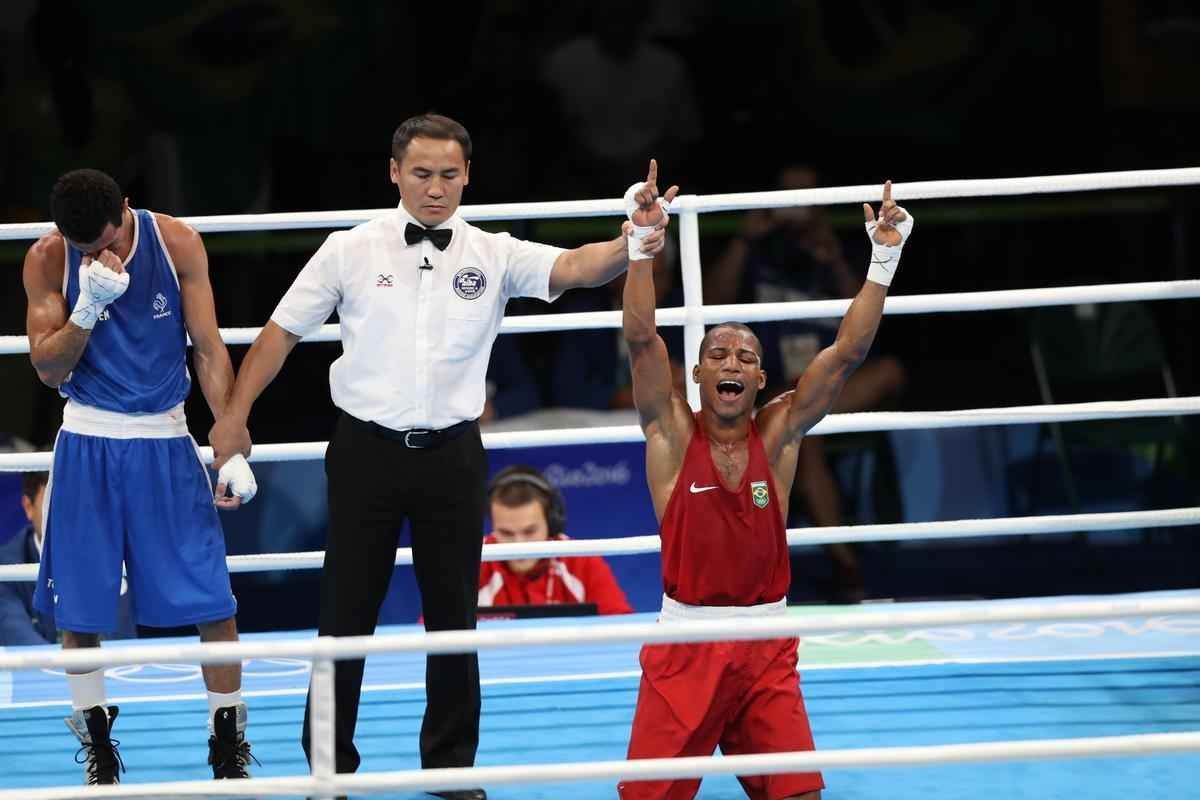 Imagens do combate em que Robson Conceio conquistou o ouro no Rio