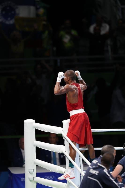 Imagens do combate em que Robson Conceio conquistou o ouro no Rio