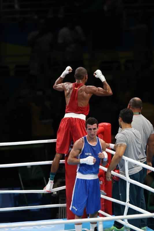 Imagens do combate em que Robson Conceio conquistou o ouro no Rio