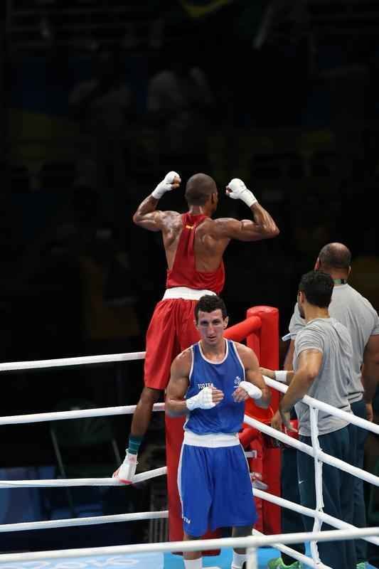 Imagens do combate em que Robson Conceio conquistou o ouro no Rio