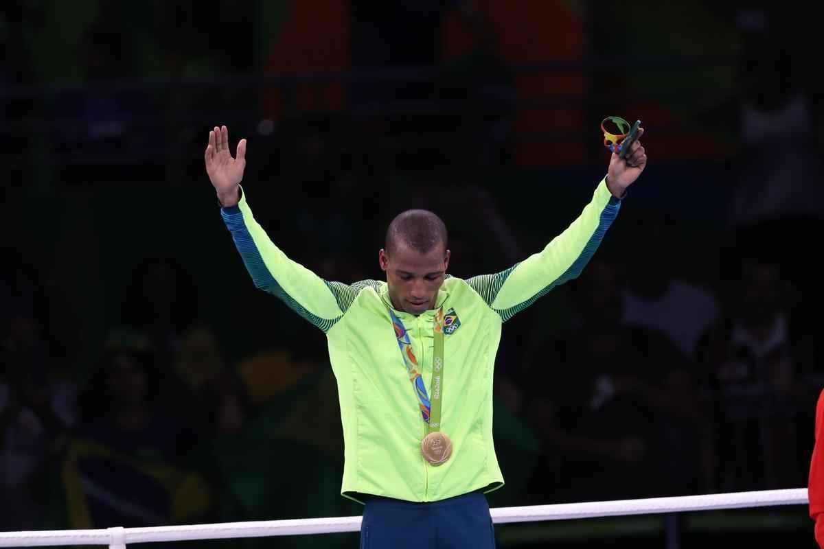 Robson figura agora na galeria de pugilistas nacionais com medalhas olmpicas: Esquiva Falco, prata, e Yamaguchi Falco e Adriana Arajo, bronze, todas em Londres-2012, alm do terceiro lugar conquistado por Servlio de Oliveira, no j distante Mxico-1968