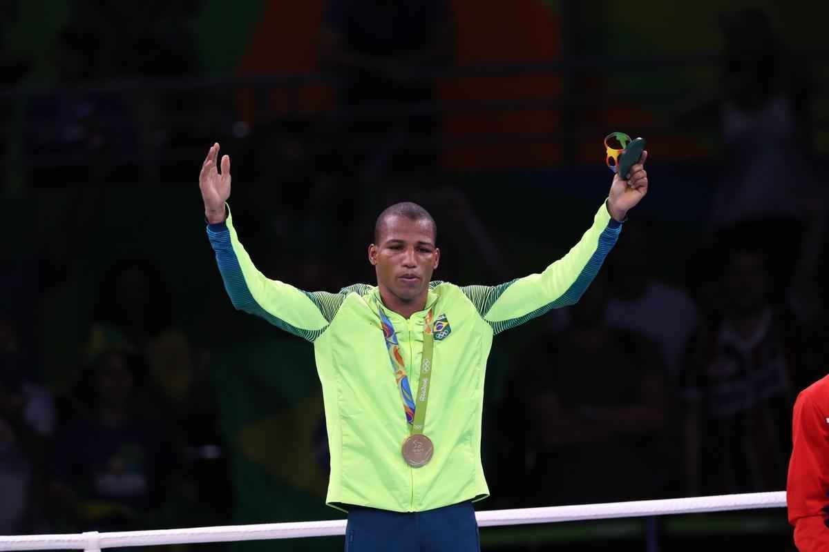 Robson figura agora na galeria de pugilistas nacionais com medalhas olmpicas: Esquiva Falco, prata, e Yamaguchi Falco e Adriana Arajo, bronze, todas em Londres-2012, alm do terceiro lugar conquistado por Servlio de Oliveira, no j distante Mxico-1968