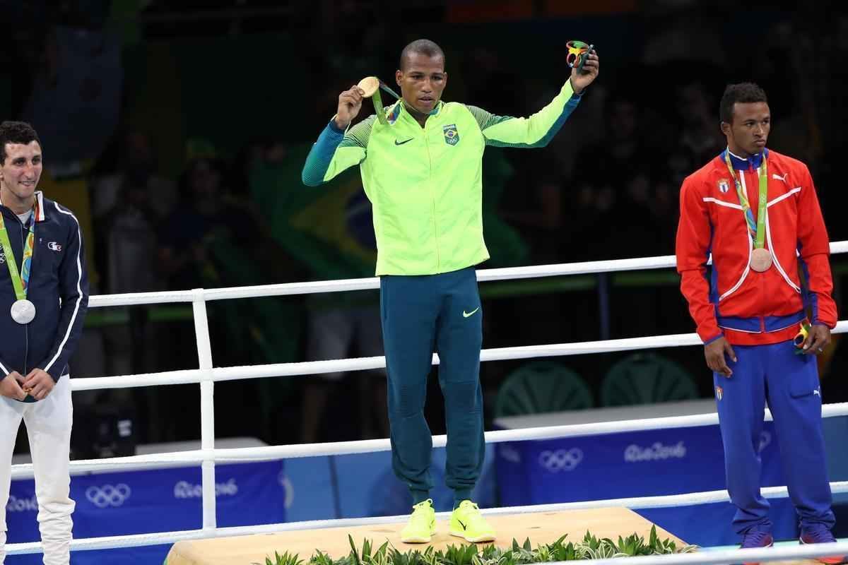 Robson figura agora na galeria de pugilistas nacionais com medalhas olmpicas: Esquiva Falco, prata, e Yamaguchi Falco e Adriana Arajo, bronze, todas em Londres-2012, alm do terceiro lugar conquistado por Servlio de Oliveira, no j distante Mxico-1968