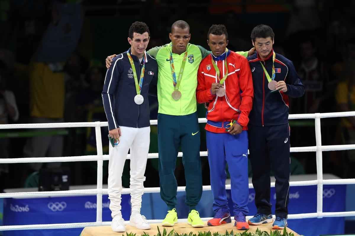 Robson figura agora na galeria de pugilistas nacionais com medalhas olmpicas: Esquiva Falco, prata, e Yamaguchi Falco e Adriana Arajo, bronze, todas em Londres-2012, alm do terceiro lugar conquistado por Servlio de Oliveira, no j distante Mxico-1968