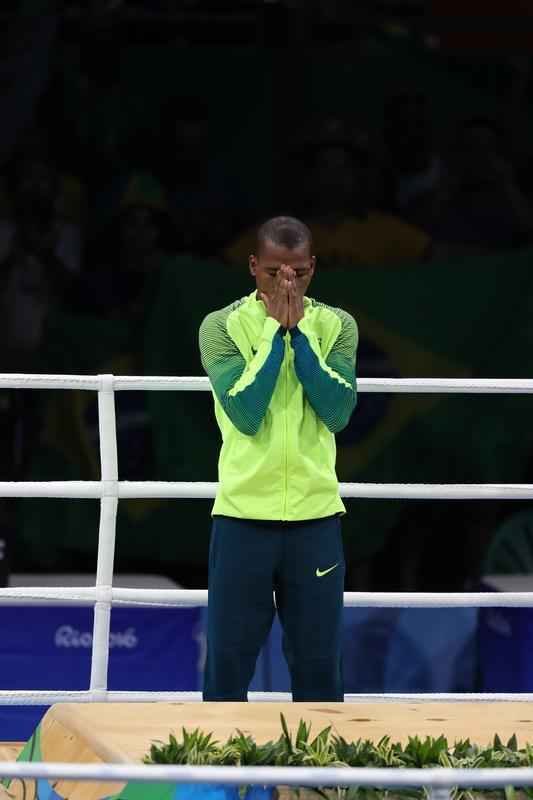Robson figura agora na galeria de pugilistas nacionais com medalhas olmpicas: Esquiva Falco, prata, e Yamaguchi Falco e Adriana Arajo, bronze, todas em Londres-2012, alm do terceiro lugar conquistado por Servlio de Oliveira, no j distante Mxico-1968