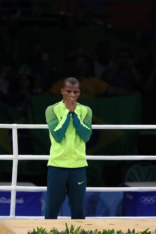 Robson figura agora na galeria de pugilistas nacionais com medalhas olmpicas: Esquiva Falco, prata, e Yamaguchi Falco e Adriana Arajo, bronze, todas em Londres-2012, alm do terceiro lugar conquistado por Servlio de Oliveira, no j distante Mxico-1968