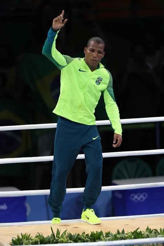 Robson figura agora na galeria de pugilistas nacionais com medalhas olmpicas: Esquiva Falco, prata, e Yamaguchi Falco e Adriana Arajo, bronze, todas em Londres-2012, alm do terceiro lugar conquistado por Servlio de Oliveira, no j distante Mxico-1968