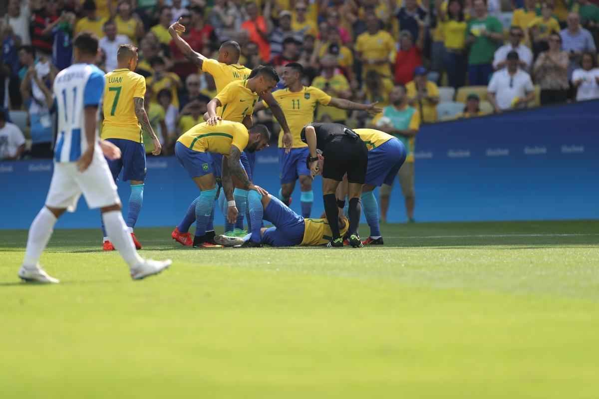 Brasil goleou Honduras por 6 a 0 e avanou  deciso do futebol masculino nos Jogos