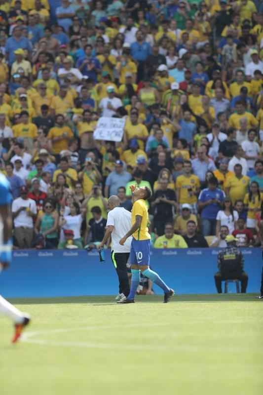Brasil goleou Honduras por 6 a 0 e avanou  deciso do futebol masculino nos Jogos