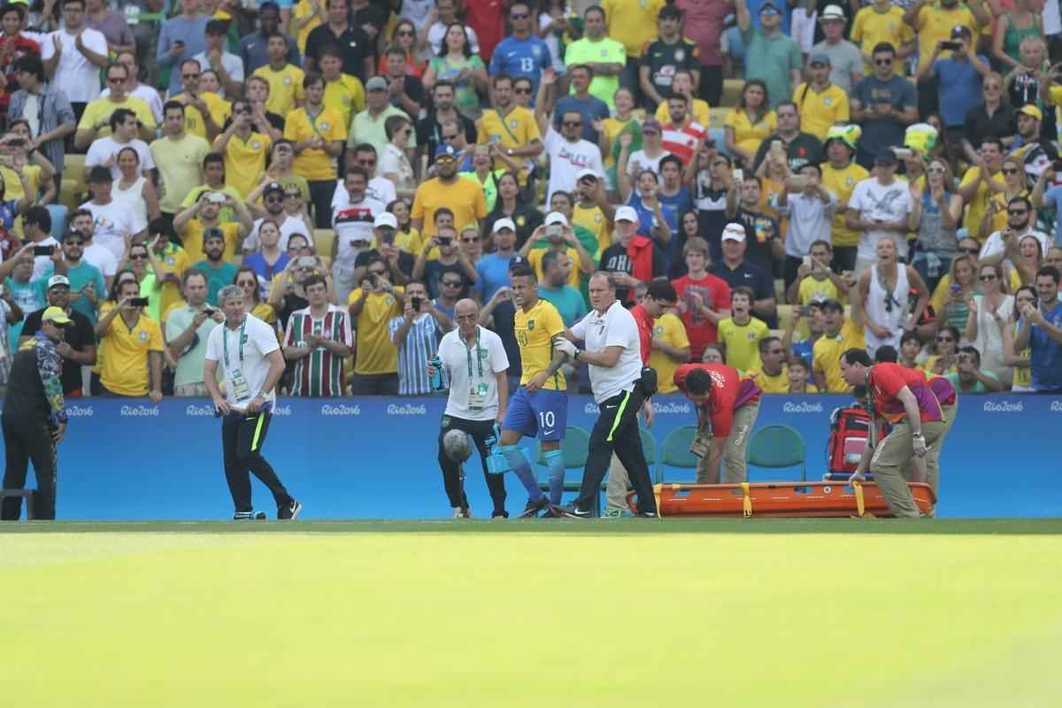 Brasil goleou Honduras por 6 a 0 e avanou  deciso do futebol masculino nos Jogos