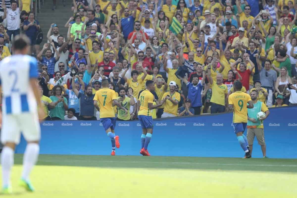 Brasil goleou Honduras por 6 a 0 e avanou  deciso do futebol masculino nos Jogos