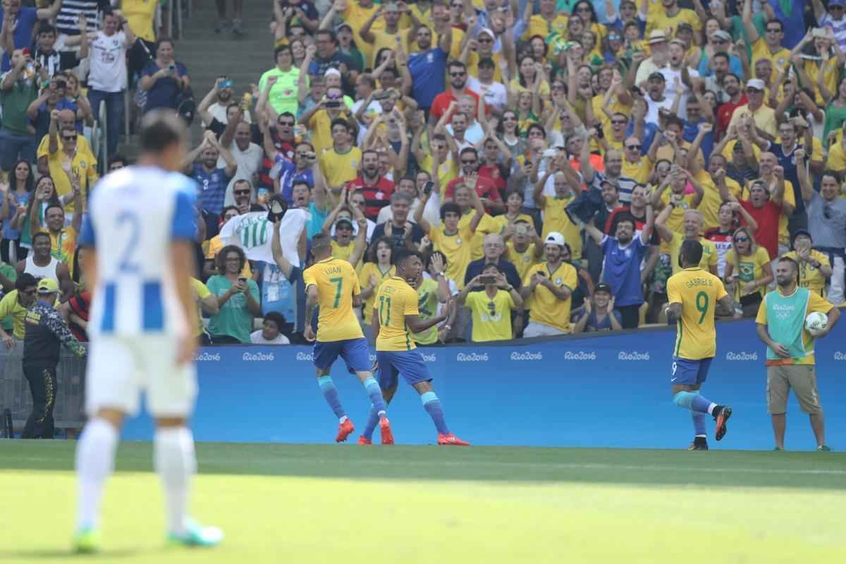 Brasil goleou Honduras por 6 a 0 e avanou  deciso do futebol masculino nos Jogos